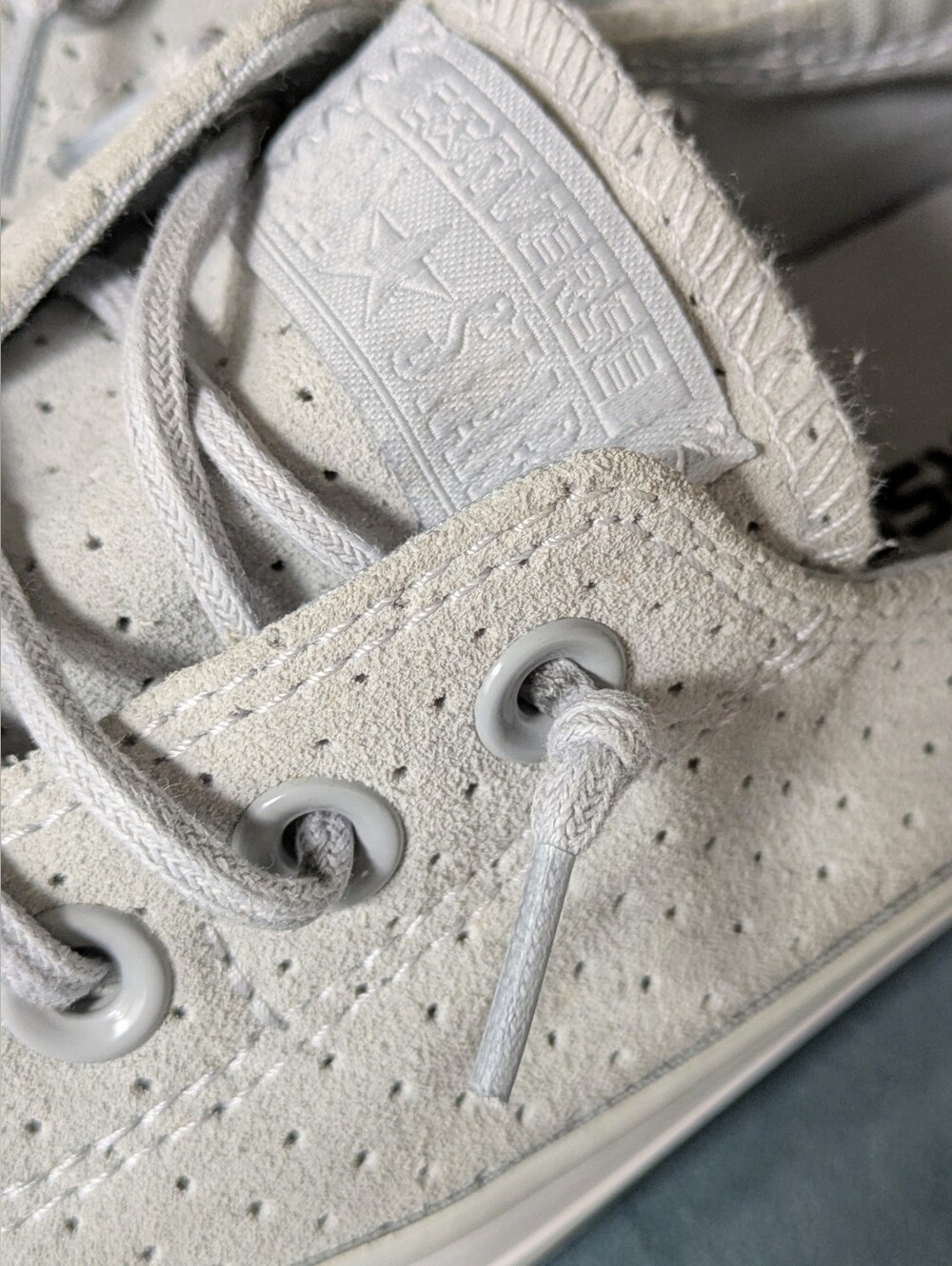 Converse Leather Light Gray Low-Top. Like New. Size 7 - Picture 9 of 12